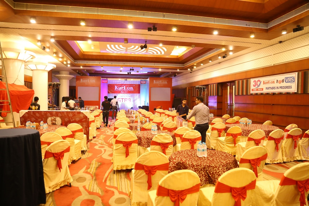 Vishwaratna Hotel 37/39