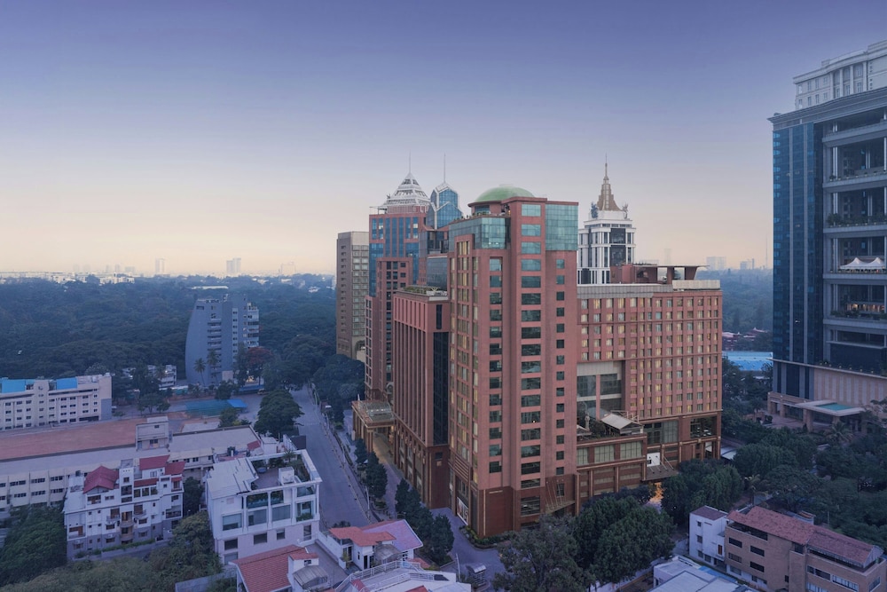 Oakwood Premier Prestige Ub City Bangaluru 1/55