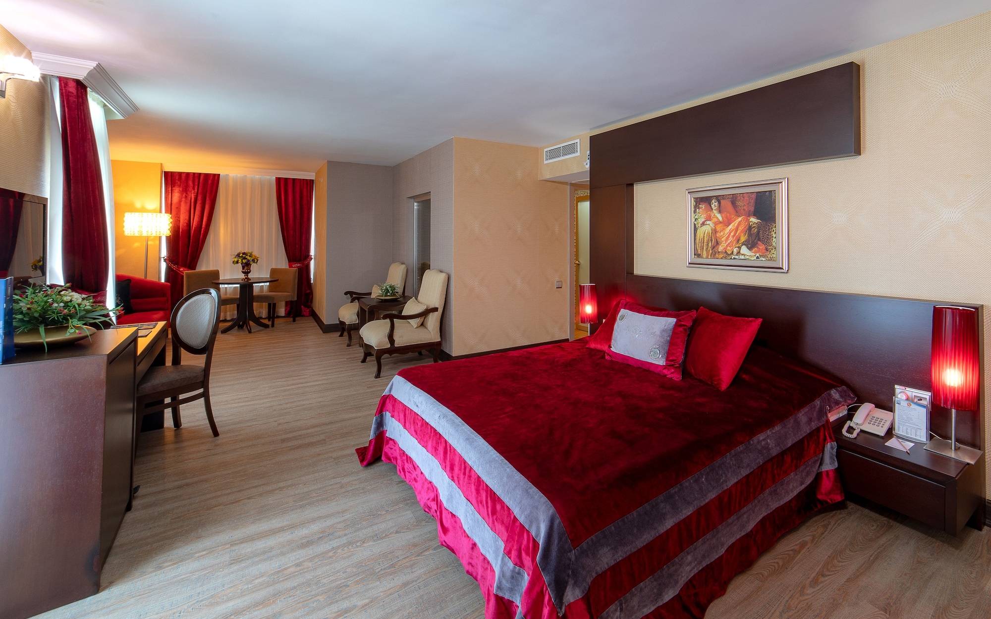 SUITE, JETTED TUB
