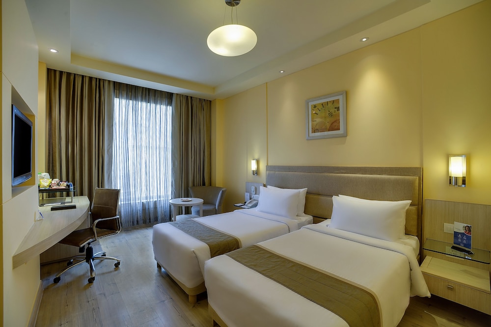 Sarovar Portico Naraina 13/54