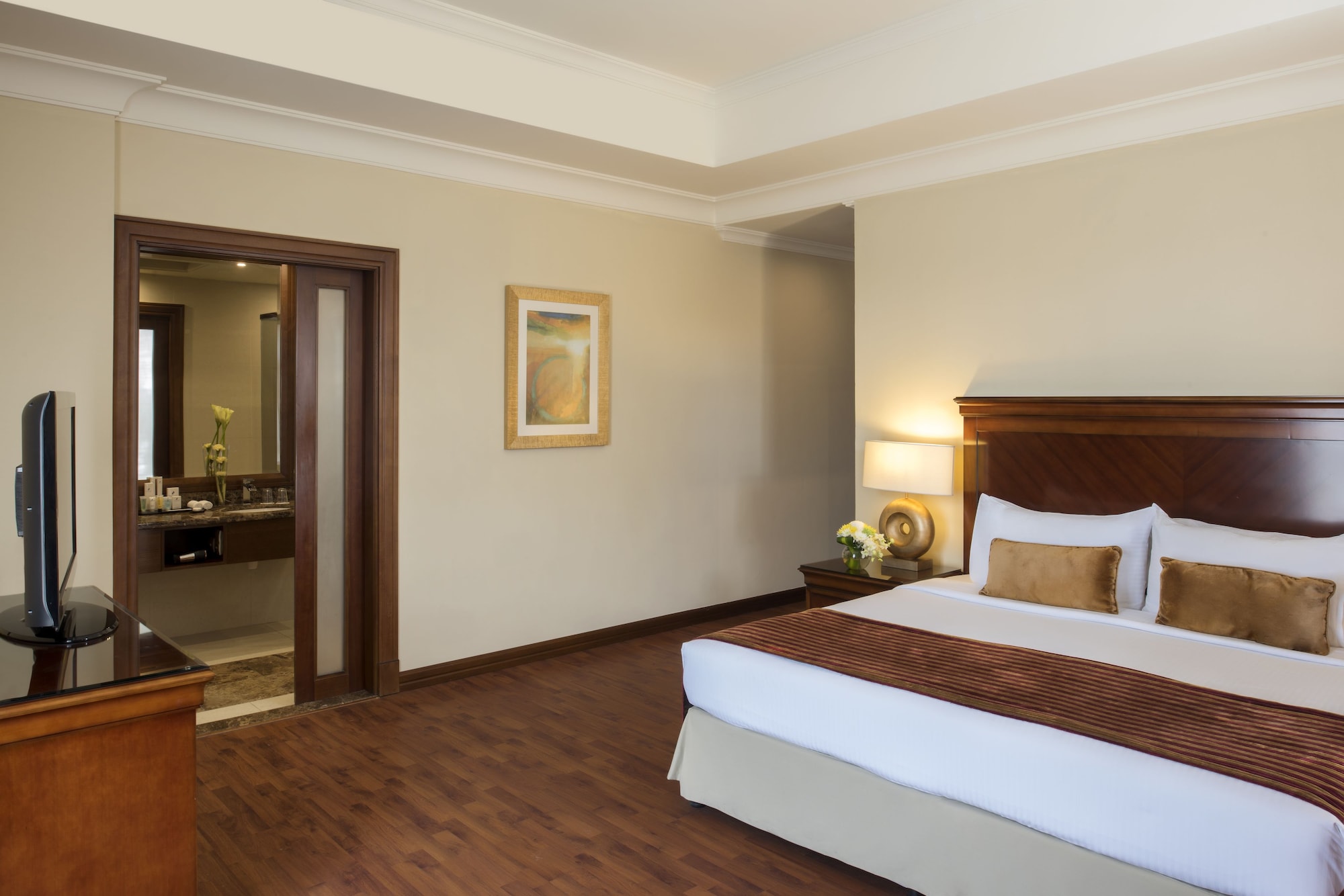 EXECUTIVE, SUITE, KING BED
