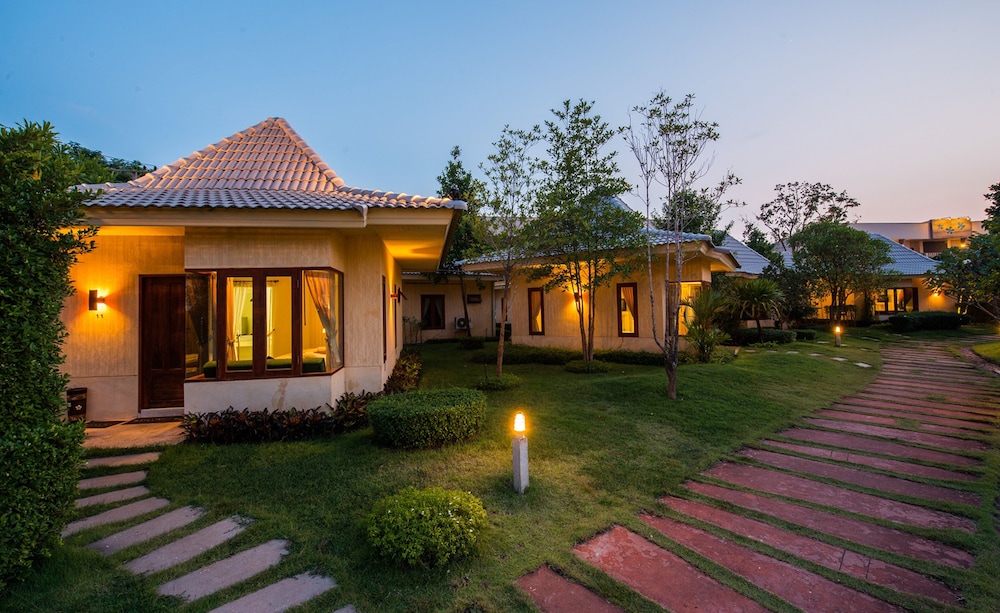 Panlaan Boutique Resort 62/72