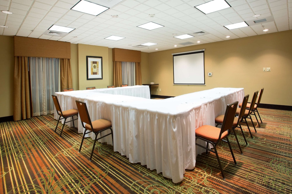 Hampton Inn and Suites Laurel, MS 42/45