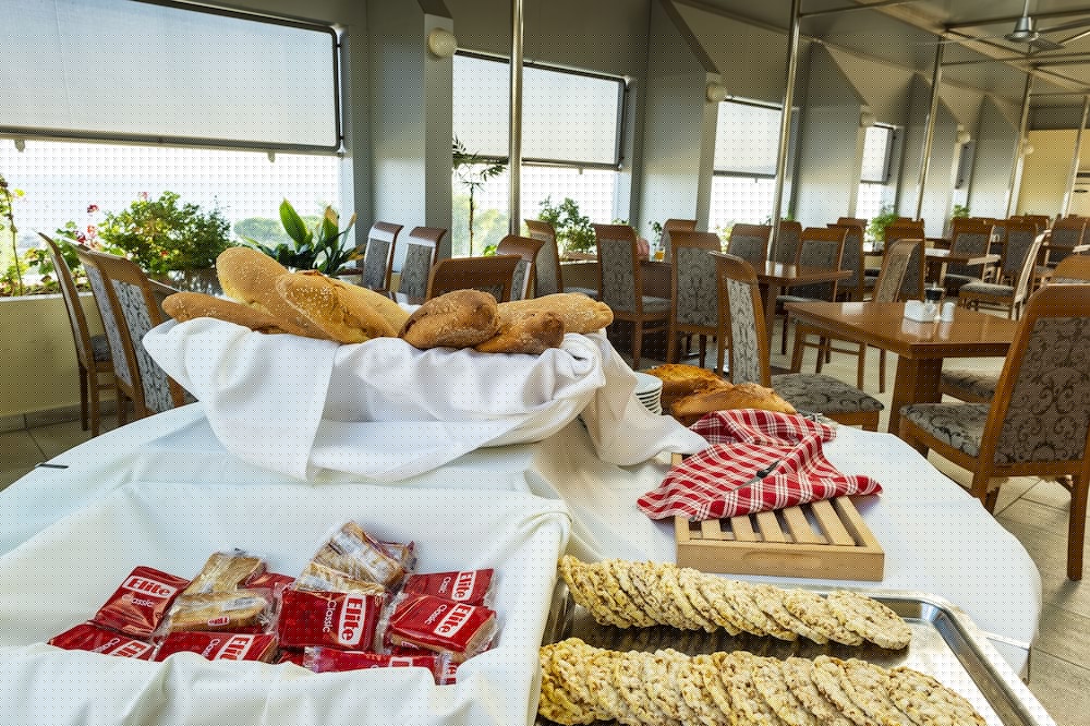Dolphin Hotel Resort And Conference 39/43