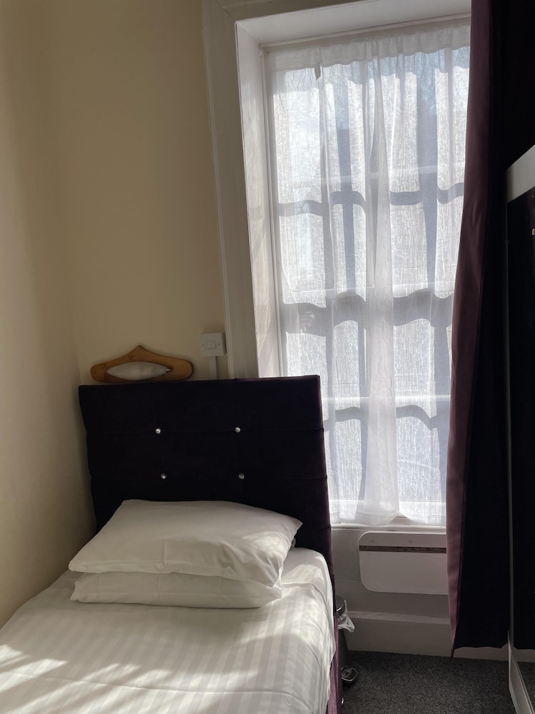 OYO Diamonds Inn 46/70