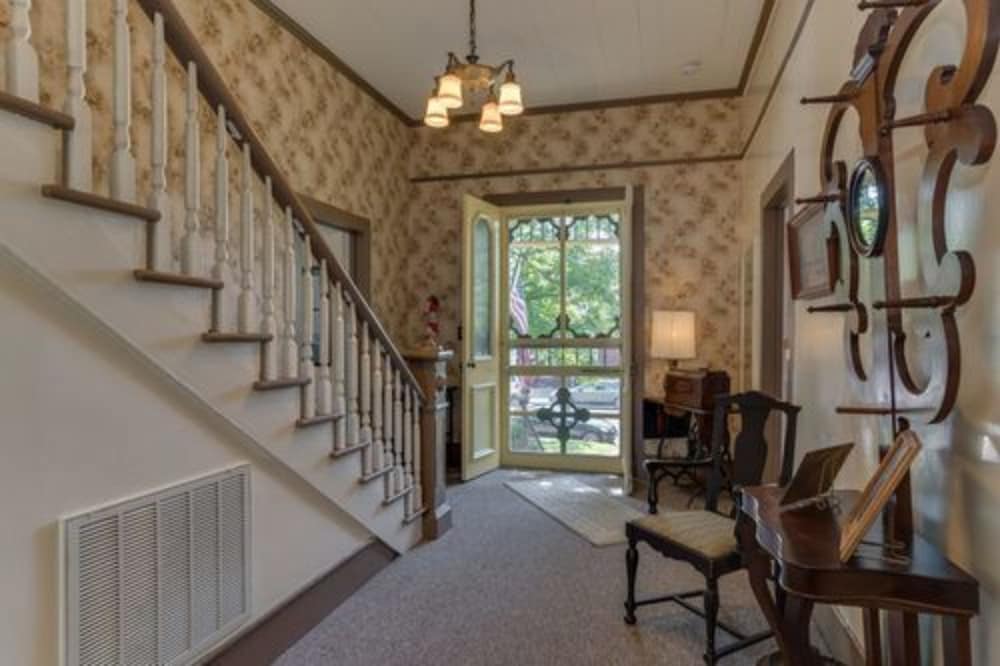 Carrier Houses Bed and Breakfast 43/60
