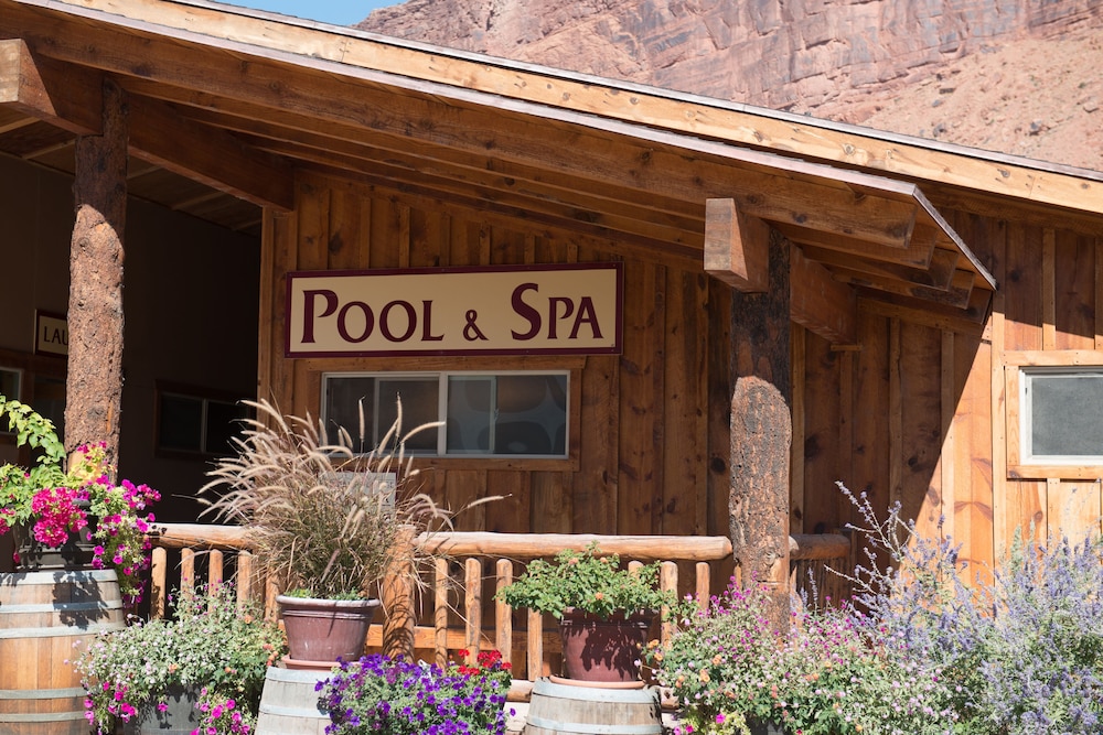 Red Cliffs Lodge