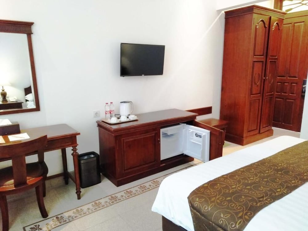Daroessalam Hotel 12/49