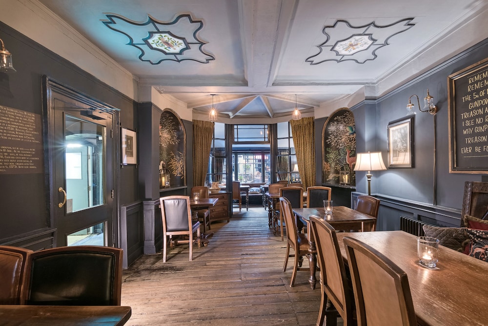 Guy Fawkes Inn 44/63