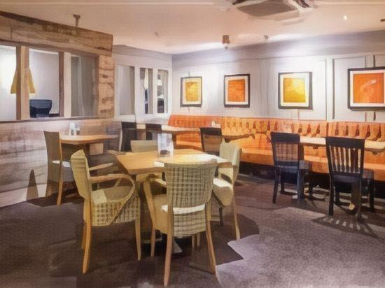 Premier Inn Newport Wales (M4, J24) 27/38