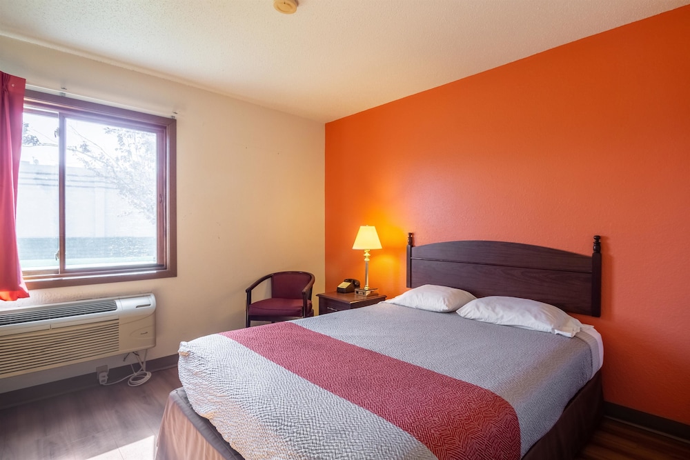 Motel6 Saukville, WI 18/54