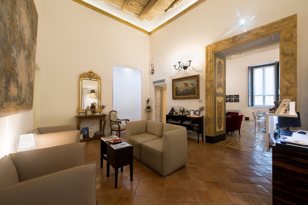 SANTA CHIARA BOUTIQUE HOTEL 49/73