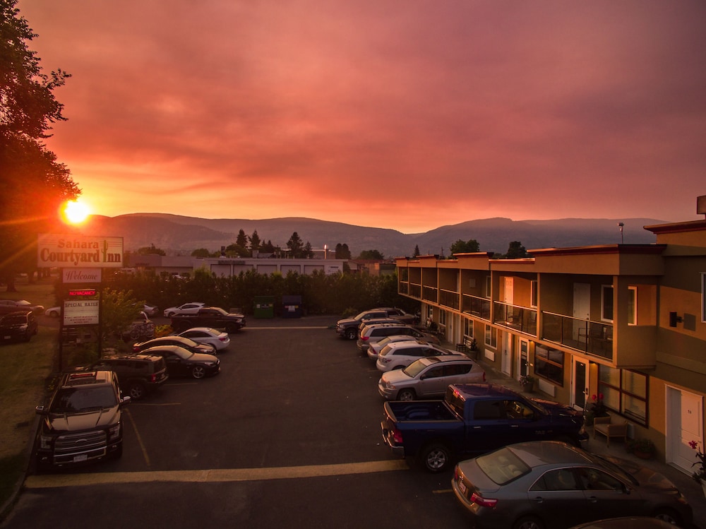 Sahara Courtyard Inn Penticton 3/77