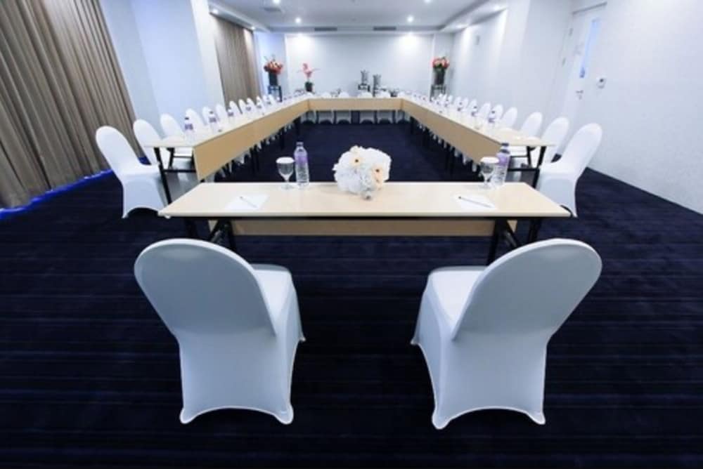 Platinum Balikpapan Hotel Convention Hall 50/64