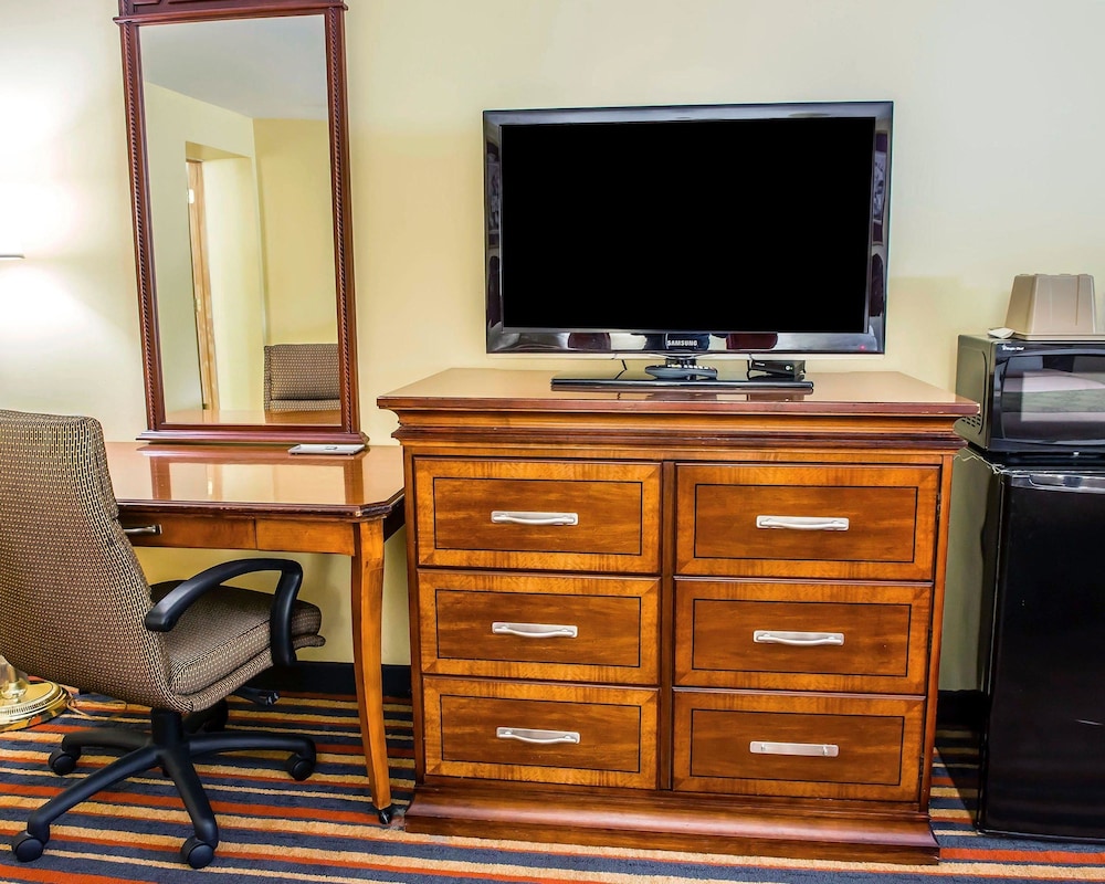 Econo Lodge Jefferson Hills Hwy 51 32/33
