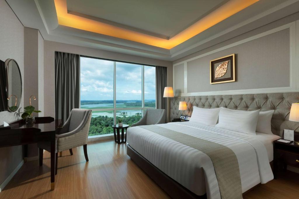 Lake, Deluxe, Double Bed, Smoking