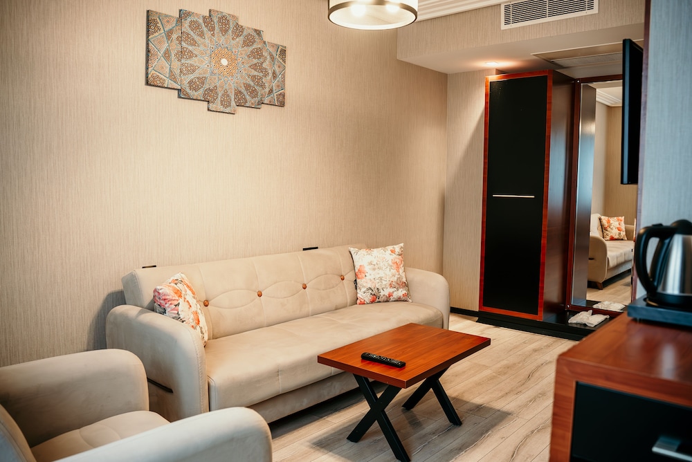 Grand Vaves Hotel 41/58