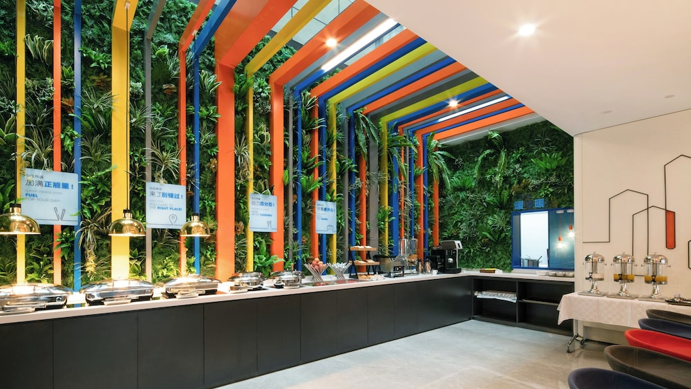 Holiday Inn Express Shanghai Hongqiao North 64/70