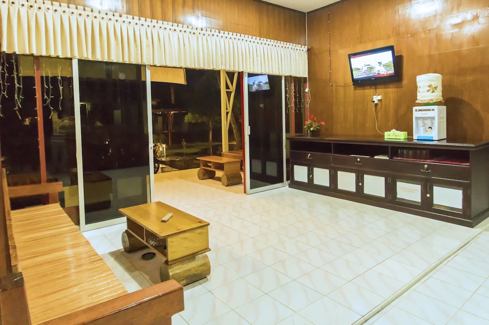 Waisai Beach Hotel 8/8
