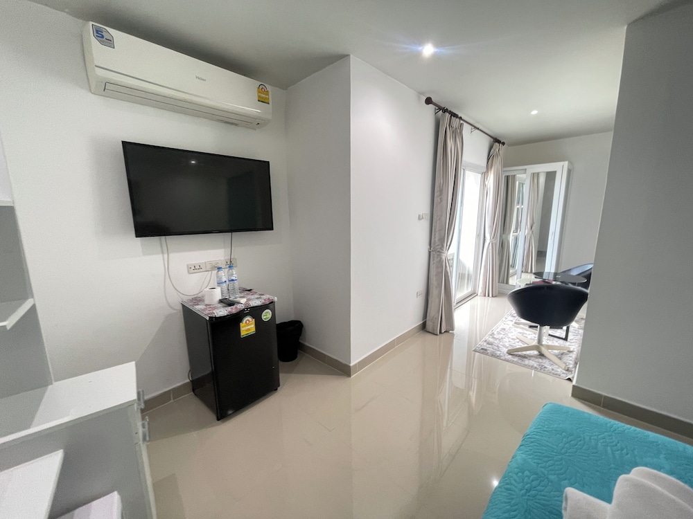 W-9 Hotel 58/73