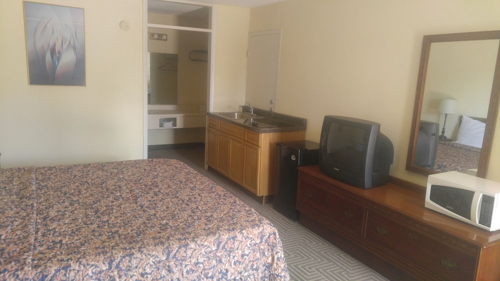Americourt Extended Stays 15/38