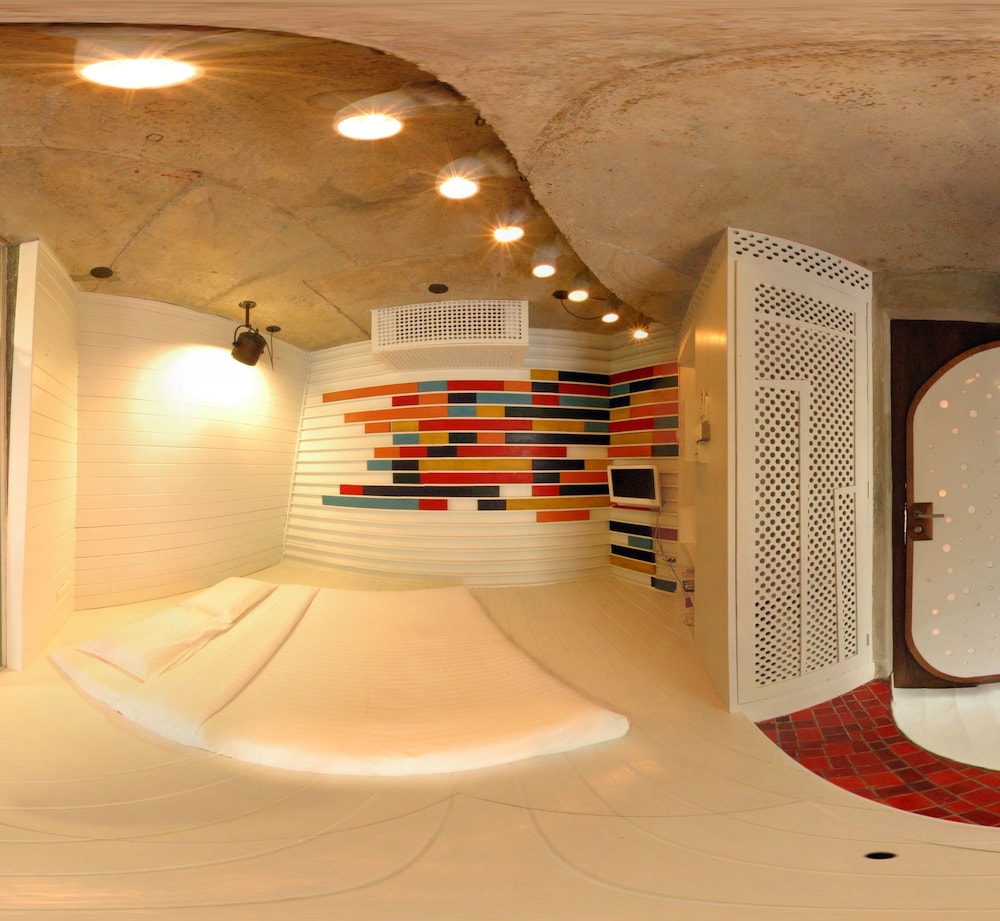 Mo Rooms 24/50