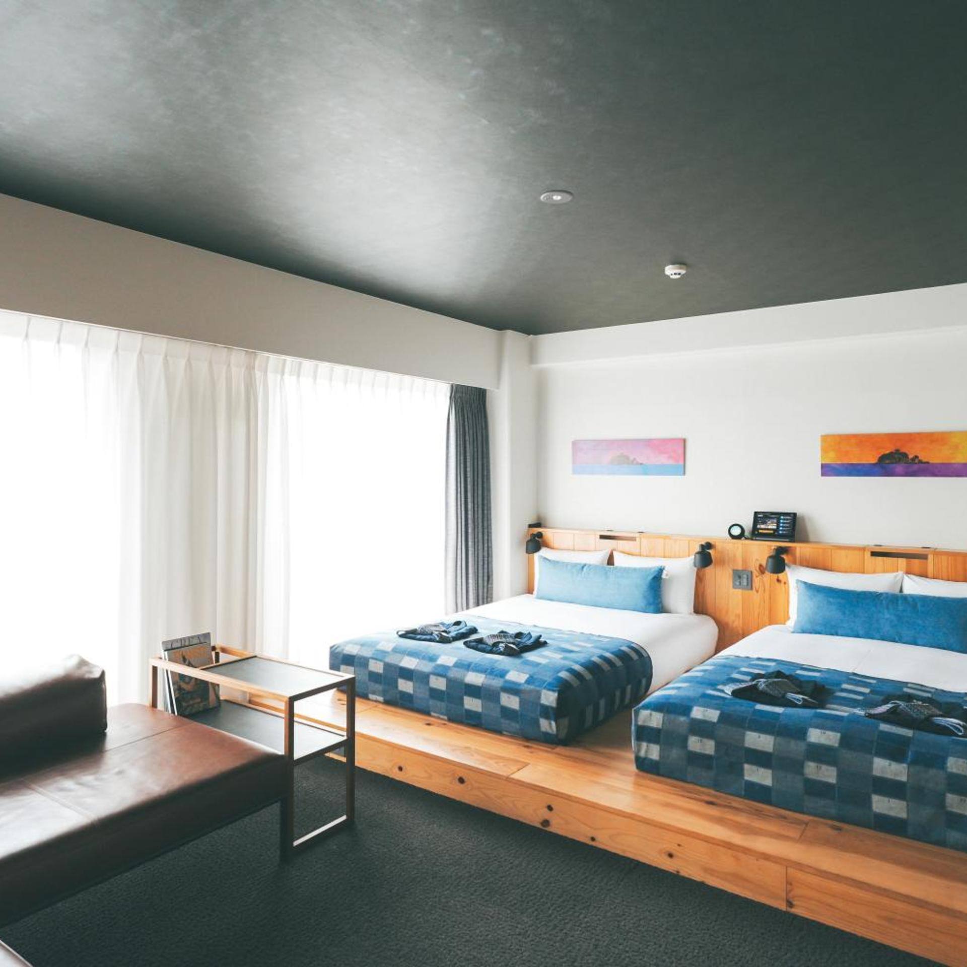 Suite, Balcony