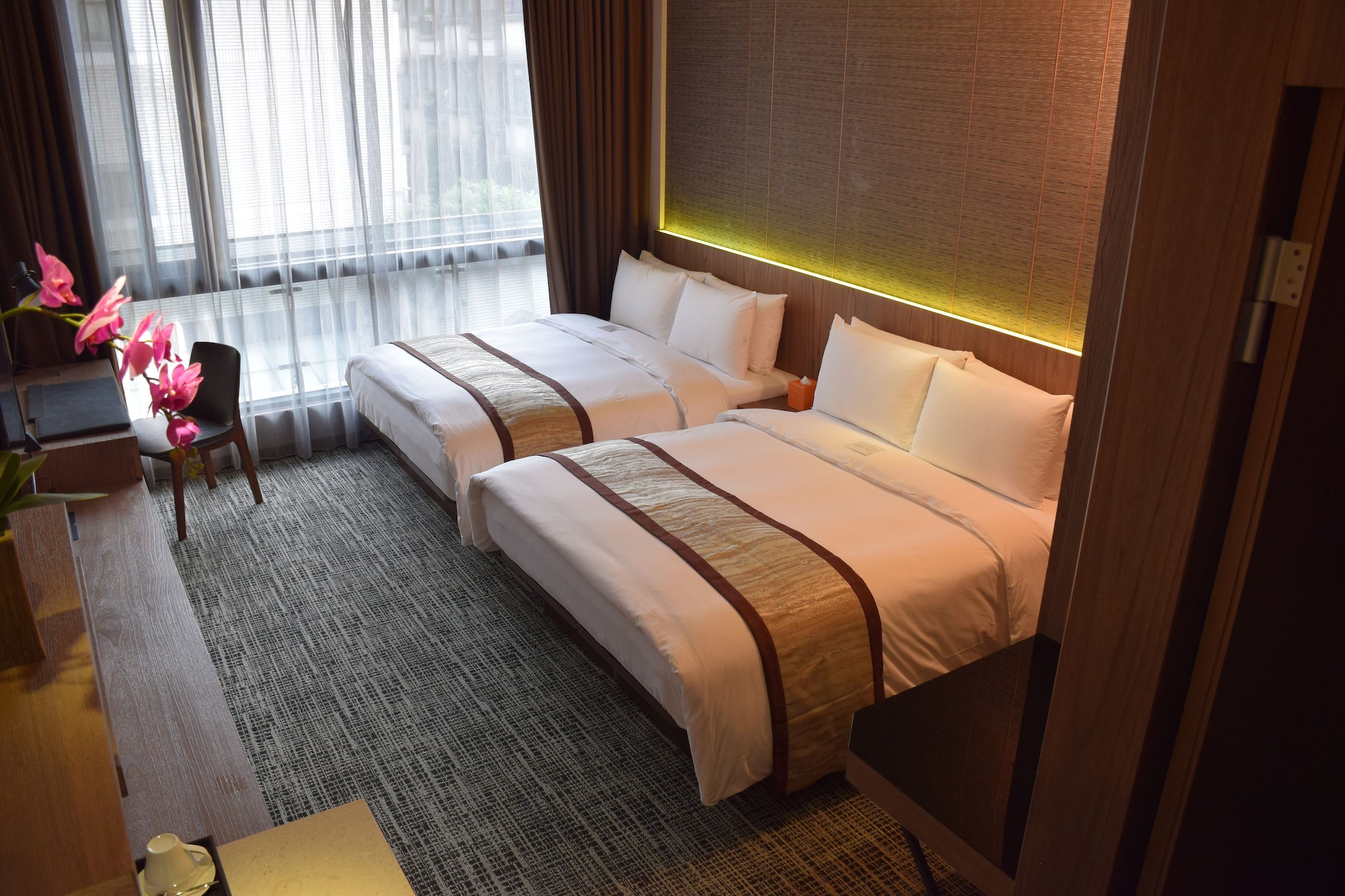 STANDARD, QUADRUPLE, 2 DOUBLE BEDS, CITY VIEW