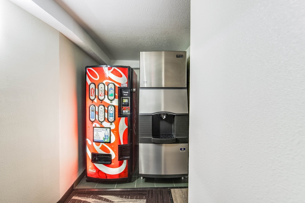 Ramada by Wyndham Medford Airport North 28/47