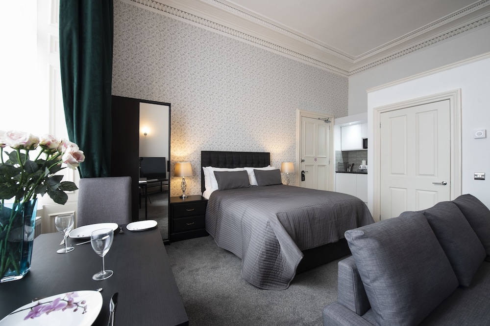 Grosvenor Suites 17/46