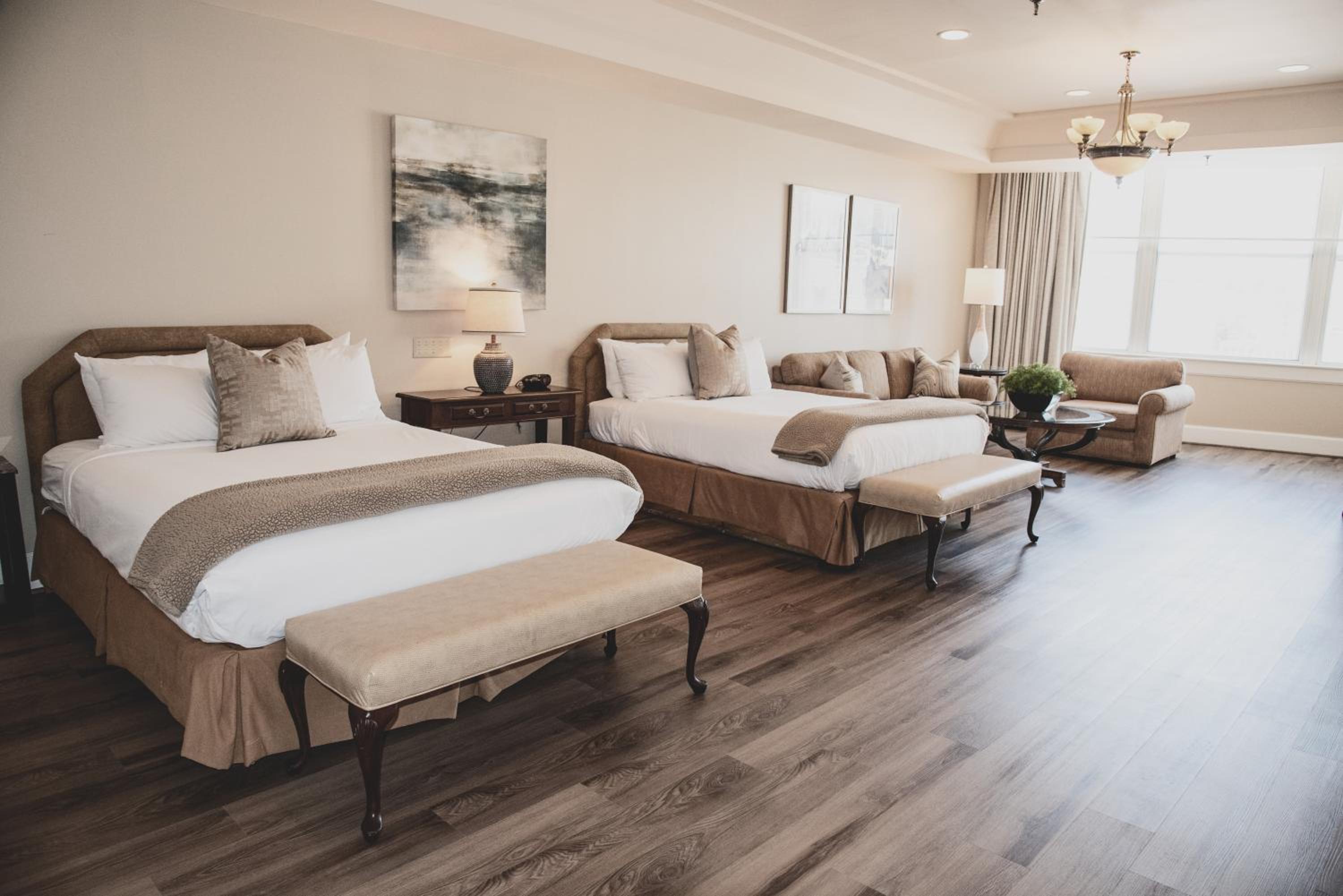 Superior, Suite, 2 Queen Beds, Sofa