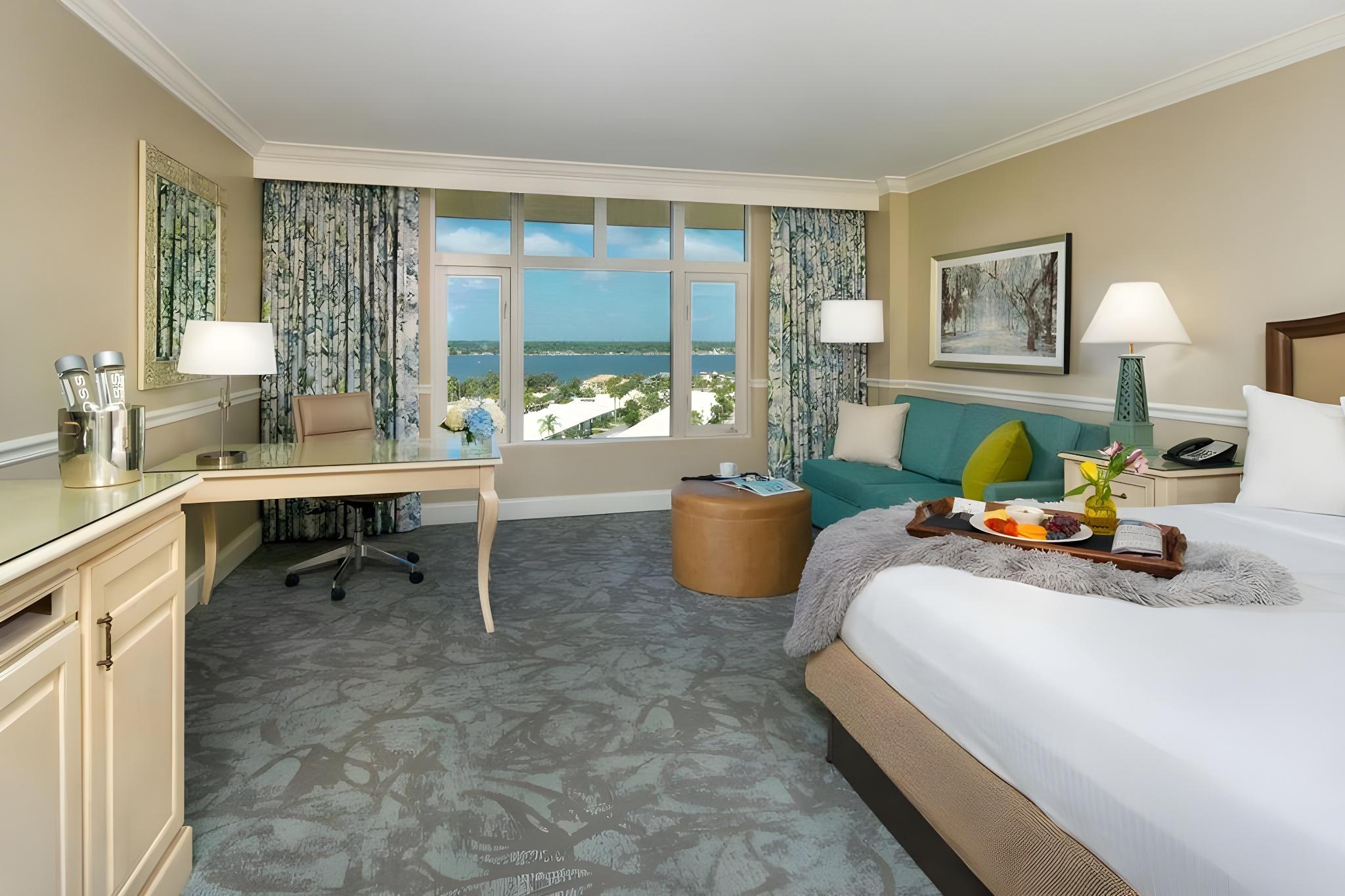 GUEST ROOM, KING BED, ACCESSIBLE