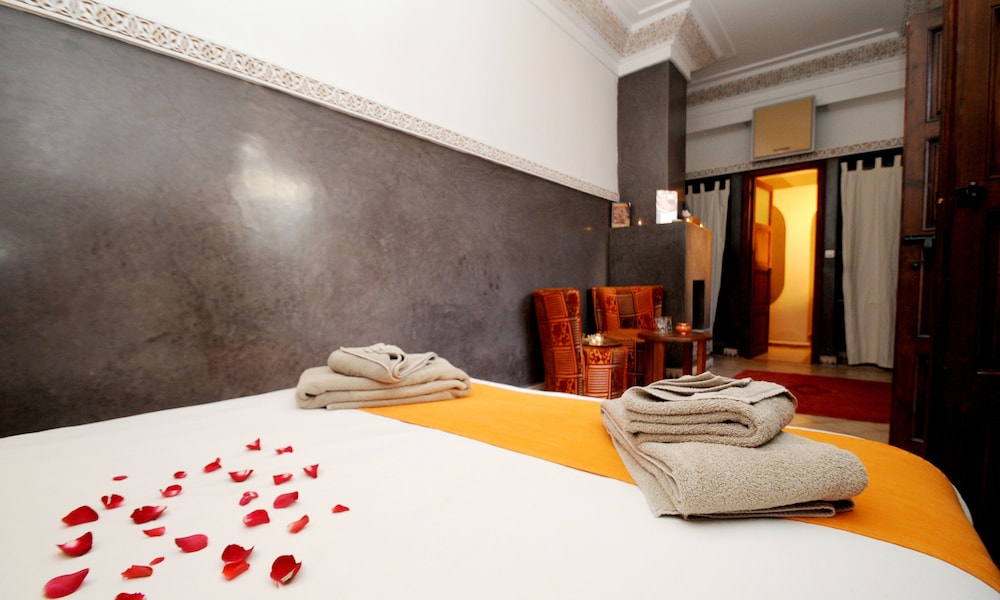 Riad Elias 48/72