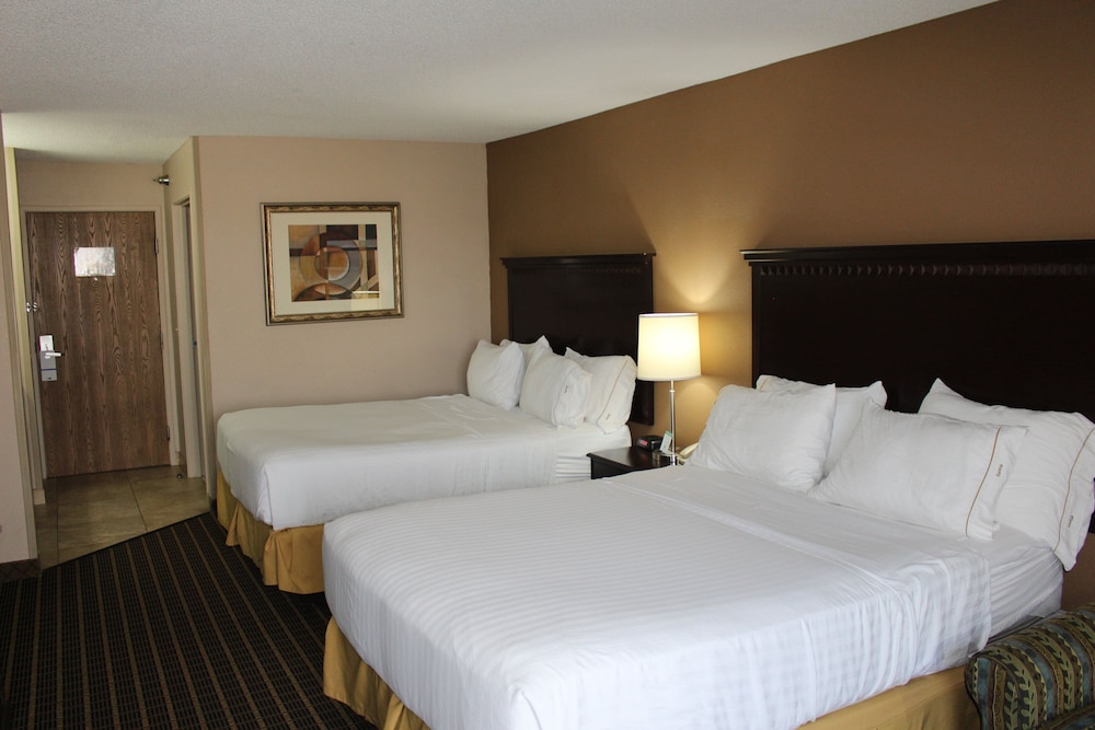 Holiday Inn Express & Suites Kansas City-Liberty (Hwy 152), an IHG Hotel 22/74
