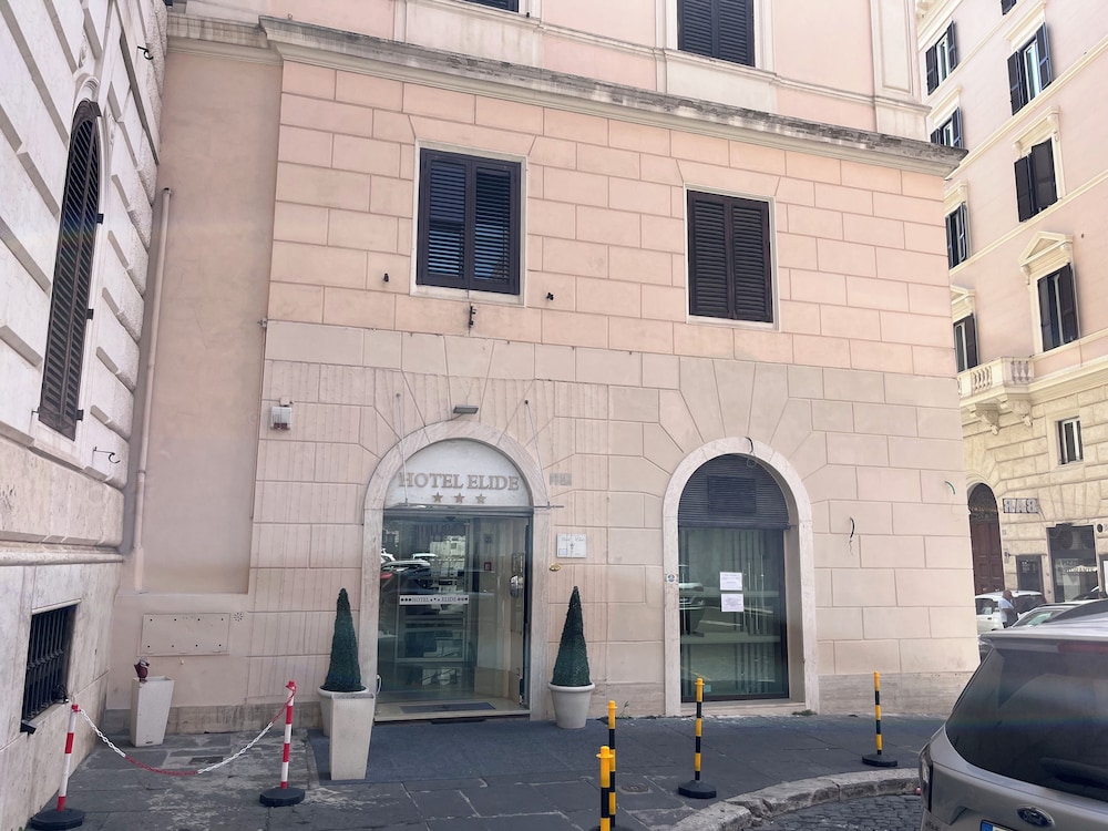 Elide Hotel 3/49