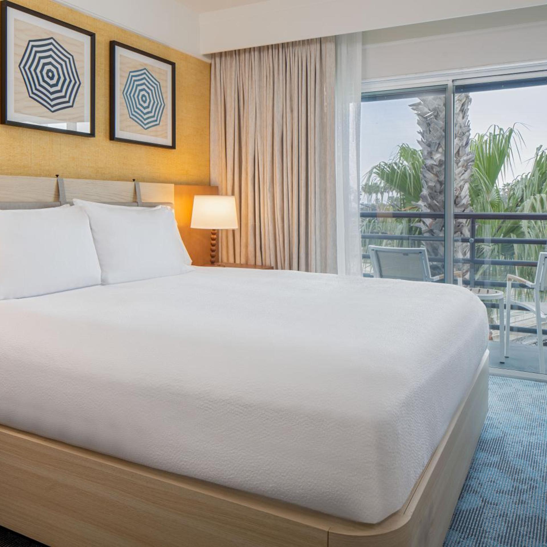 Suite, King Bed, Coast View, Balcony