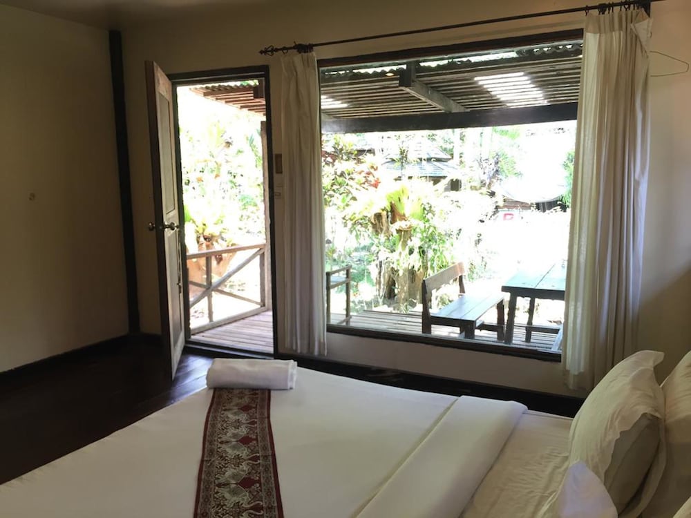 Pang Mai Resort 10/50