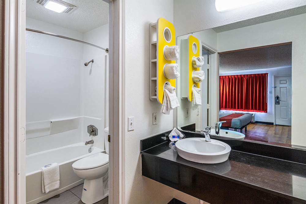Motel6 Waxahachie, TX 37/39