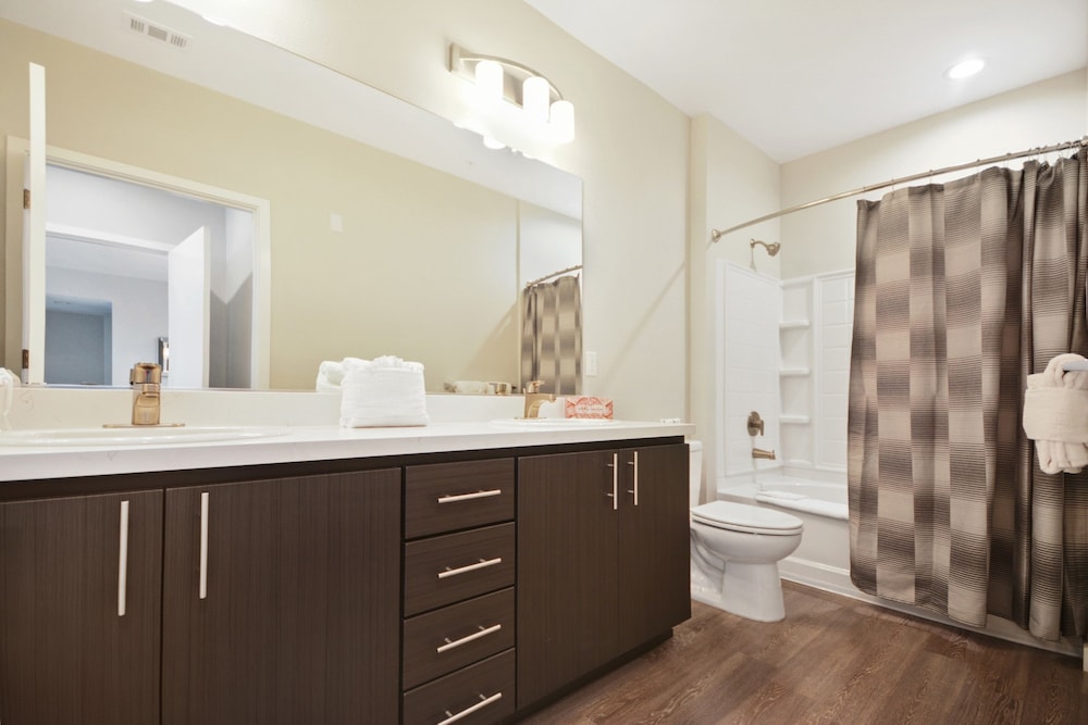 Global Luxury Suites in Menlo Park 10/50