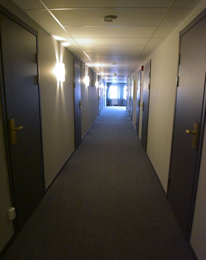 City Hotel 4/32
