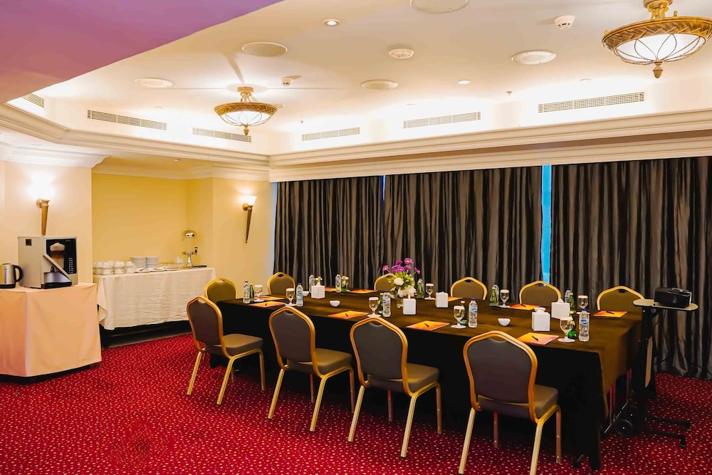 Sheraton Khalidiya Hotel 62/70
