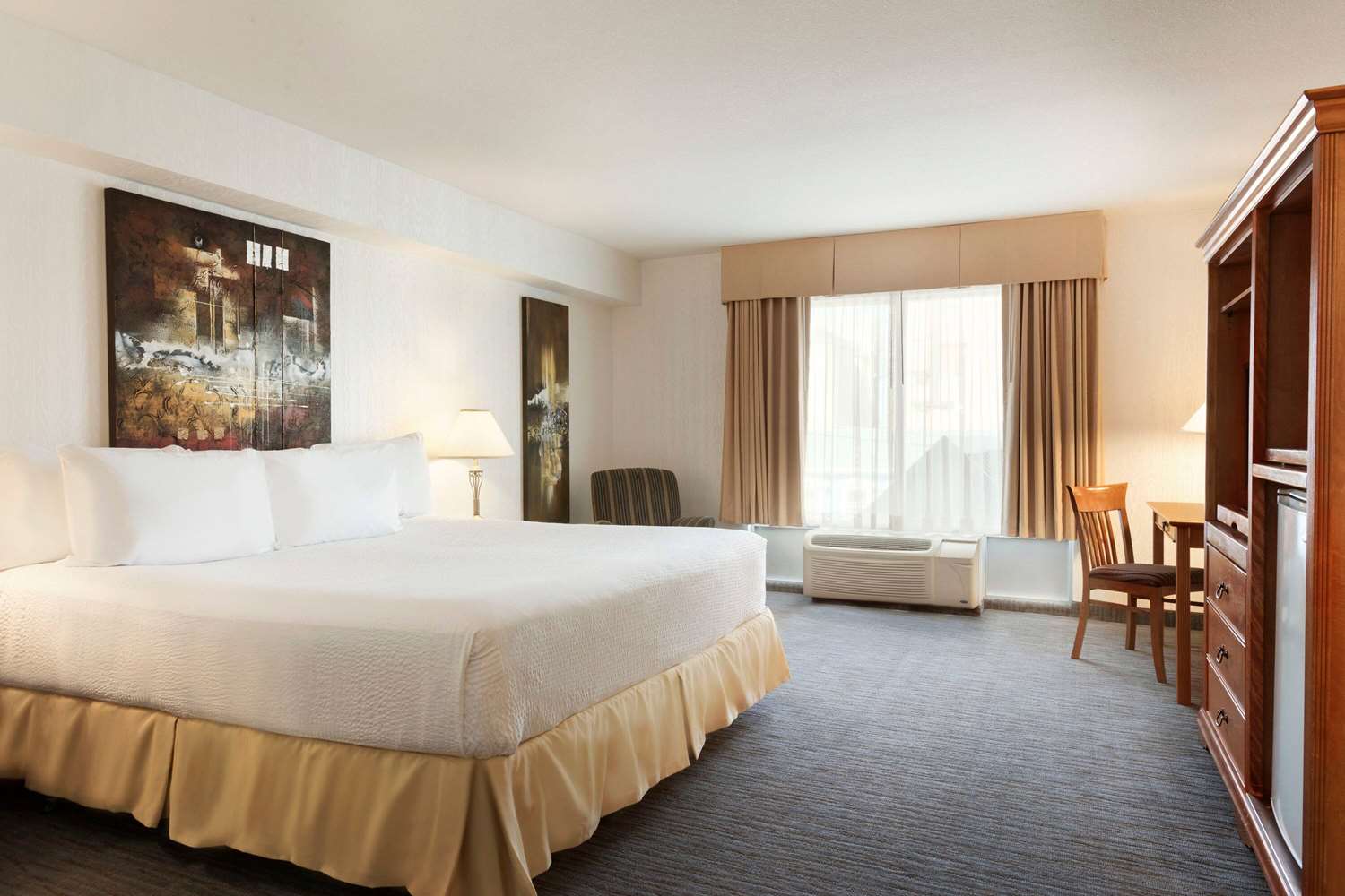 Days Inn & Suites by Wyndham Niagara Falls Centre St. By the Falls 3/11