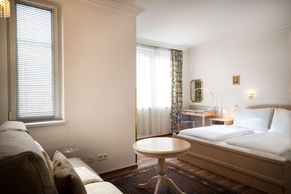 Standard, King Bed