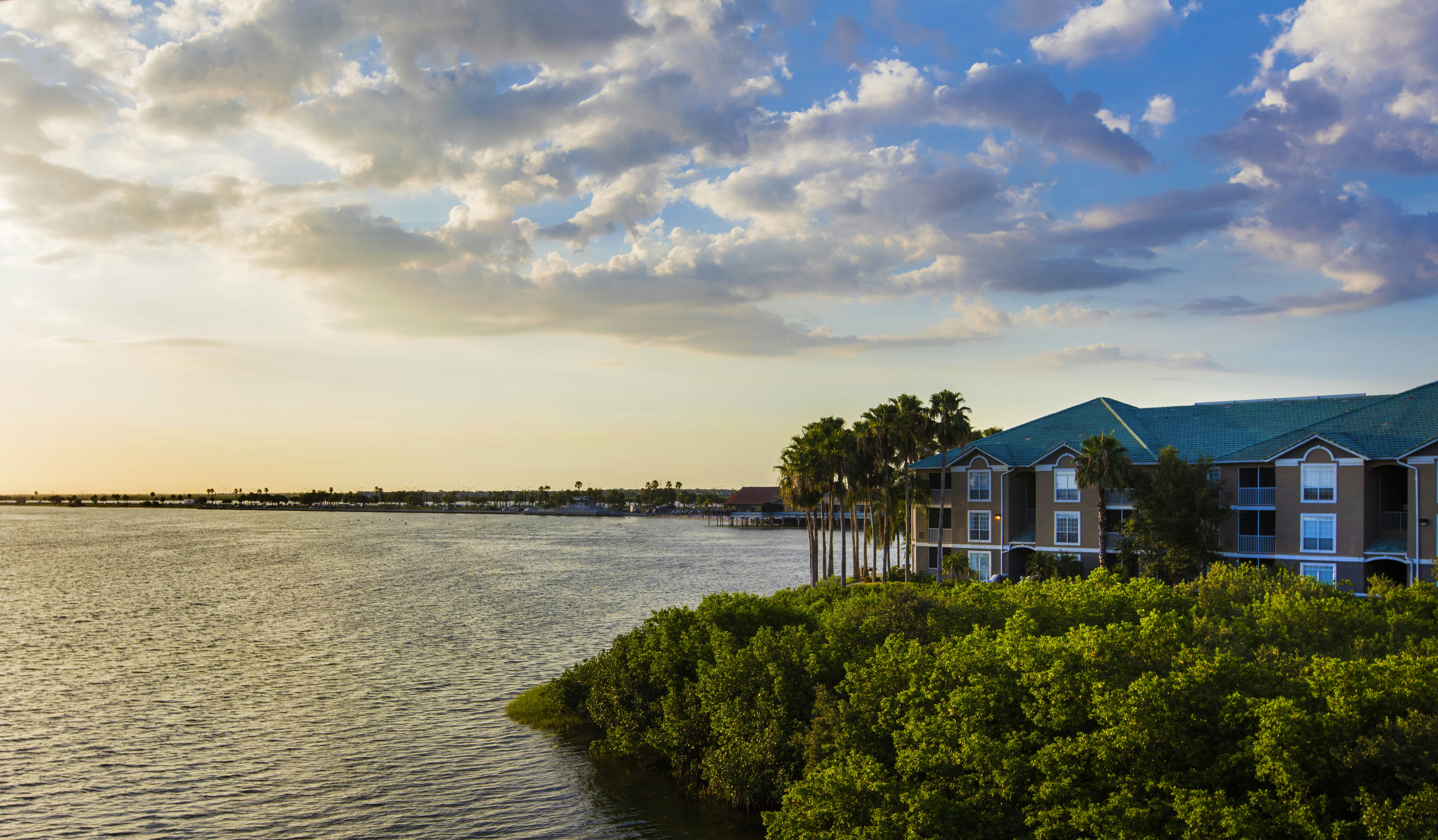Sailport Waterfront Suites Hotel 13/22