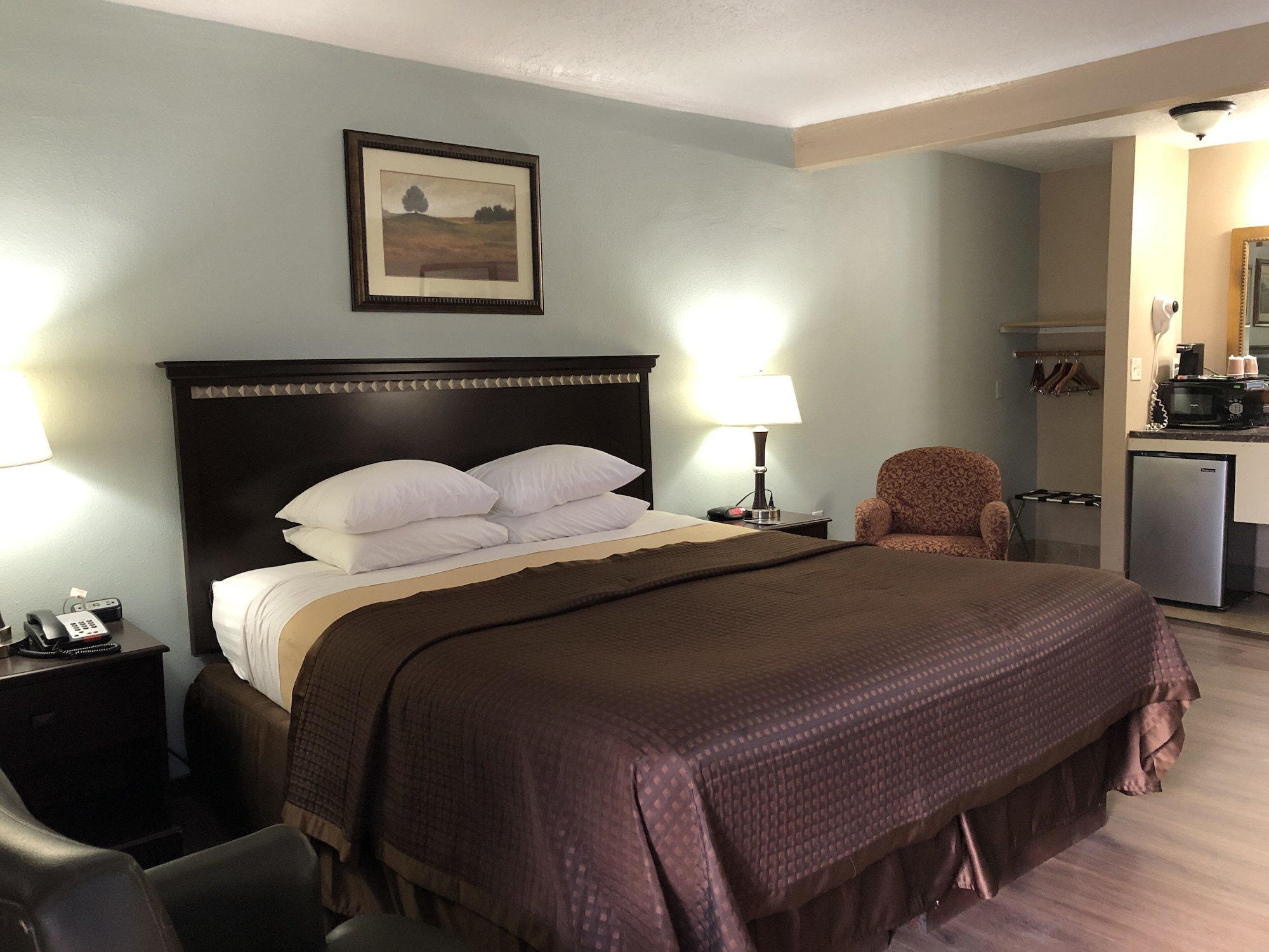 ROOM, KING BED