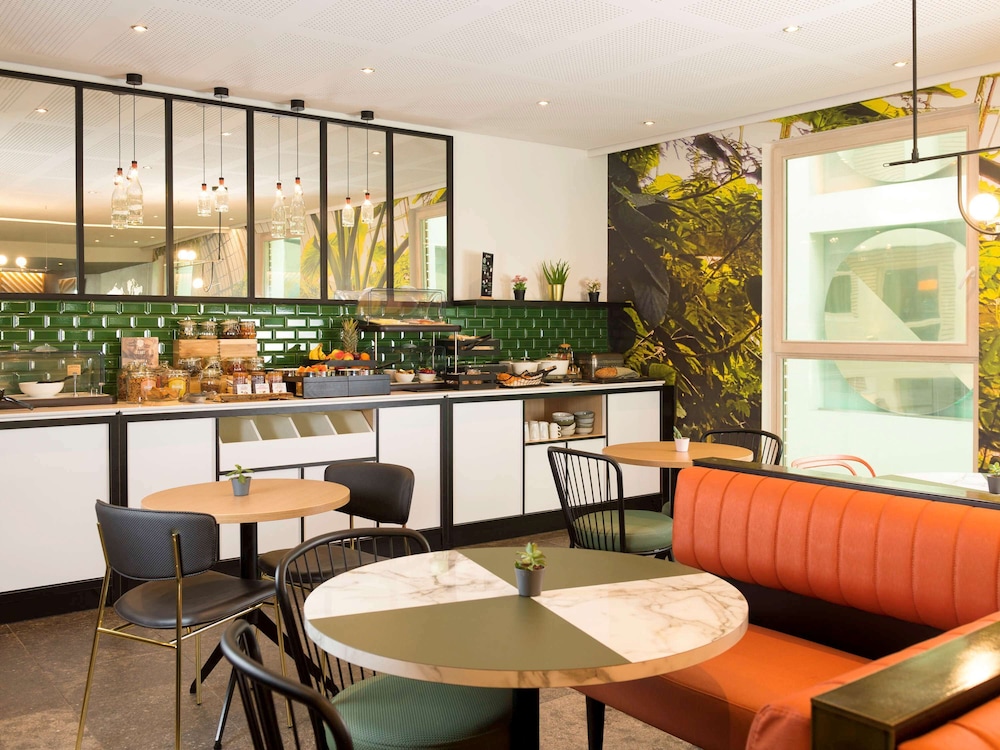 restaurant cafeteria