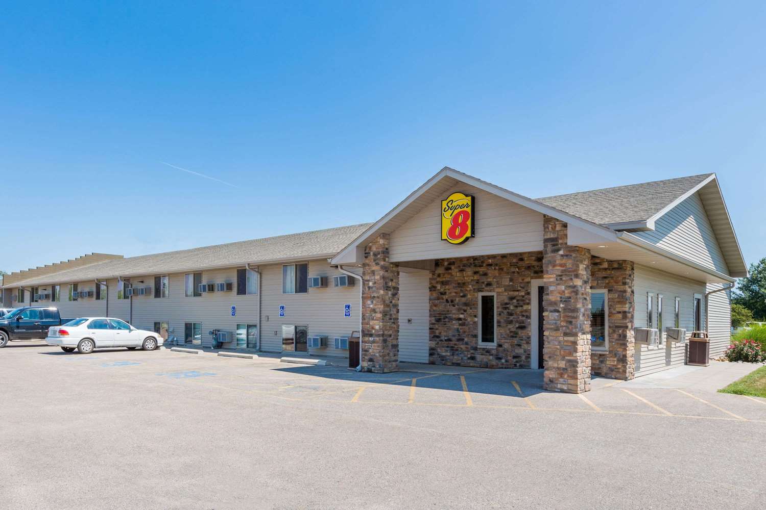 Super 8 By Wyndham Kearney 2/33