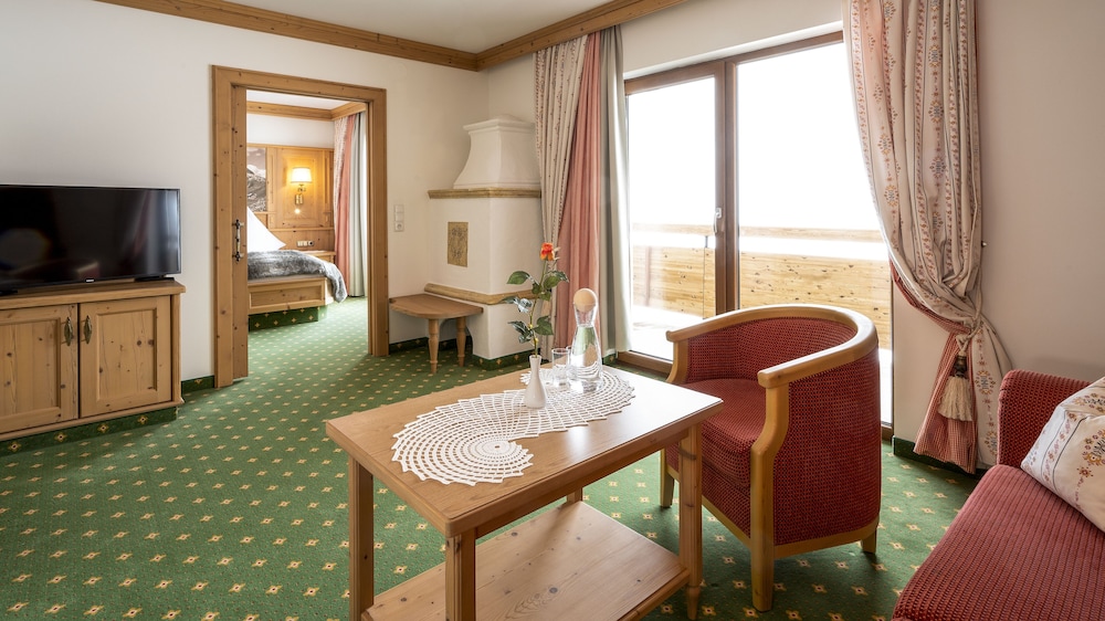Almhof Hotel 26/48