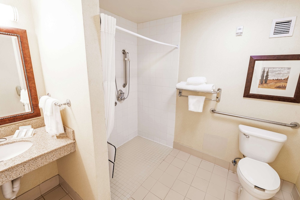 Hilton Garden Inn Ontario/Rancho Cucamonga 17/49