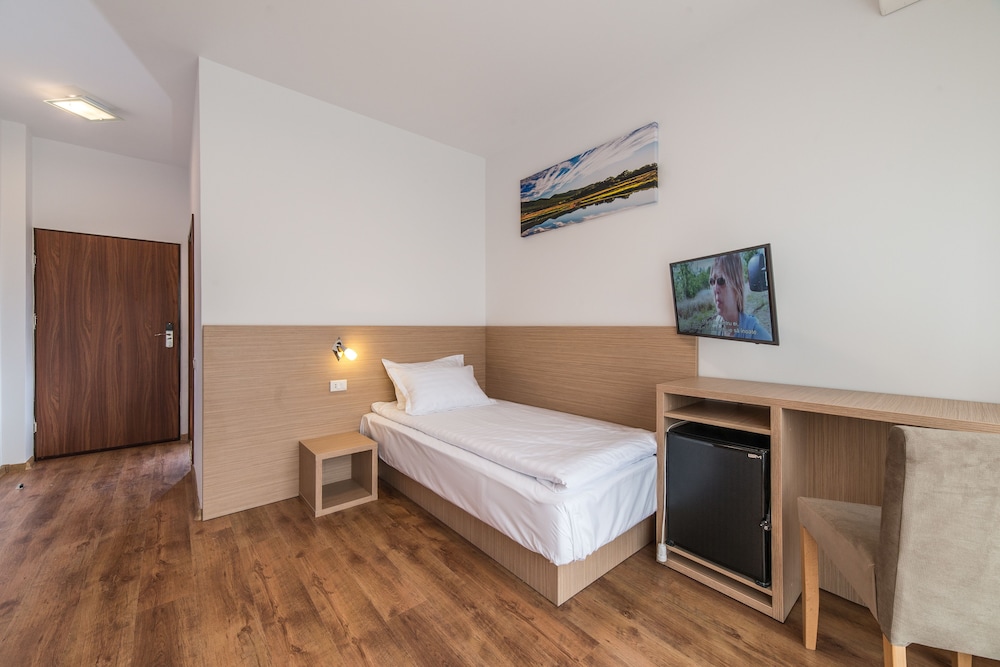 ROOM, ACCESSIBLE
